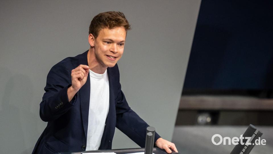 Timon Dzienus (Grüne) attackiert die Koalition wegen ihrer Bürgergeld-Reform. Bild: Michael Kappeler/dpa