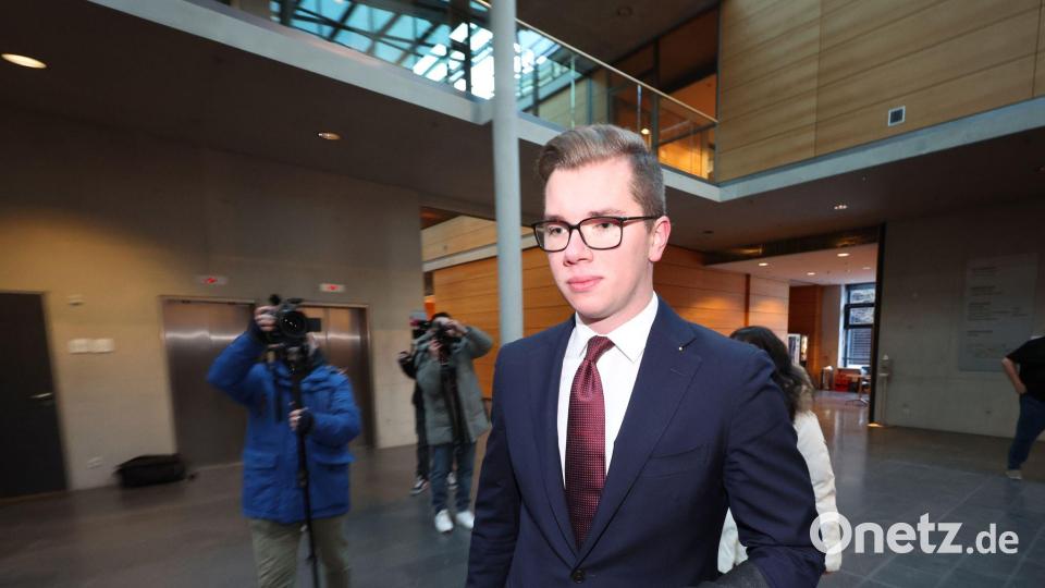 Der Landtagsabgeordnete lässt sich von drei Verteidigern vor Gericht vertreten. (Archivbild) Bild: Karl-Josef Hildenbrand/dpa