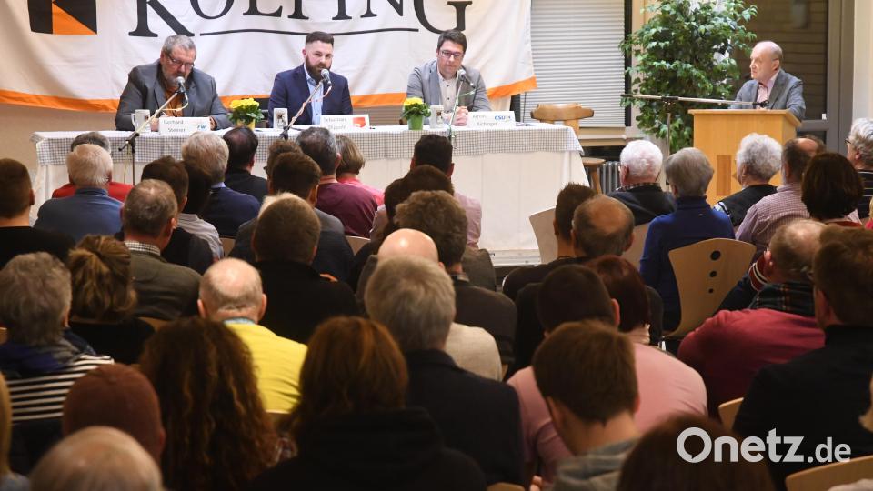 Wie schon bei der Kommunalwahl 2020 organisiert die Kolpingsfamilie Neustadt erneut eine Podiumsdiskussion im Pfarrheim St. Georg. Unser Archivbild zeigt Moderator Martin Staffe (rechts) und die drei damaligen Bürgermeisterbewerber. Am Montag, 26. Januar, werden wieder drei Männer und dazu erstmals eine Frau auf dem Podium sitzen. Bild: Gabi Schönberger
