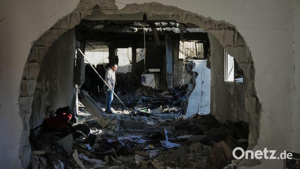 Israelischer Angriff zerstört Wohnhaus in zentralem Gazastreifen Bild: Abdel Kareem Hana/AP/dpa