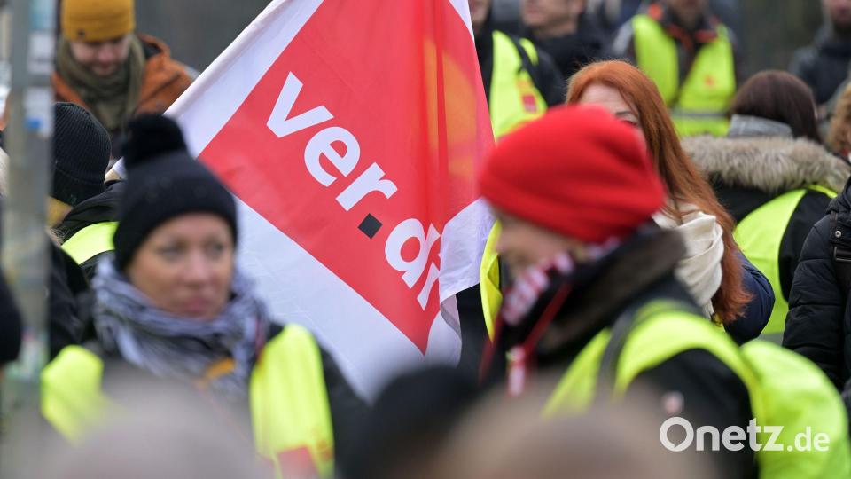 Von den Verhandlungen sind insgesamt rund 2,2 Millionen Beschäftigte betroffen. Bild: Michael Bahlo/dpa