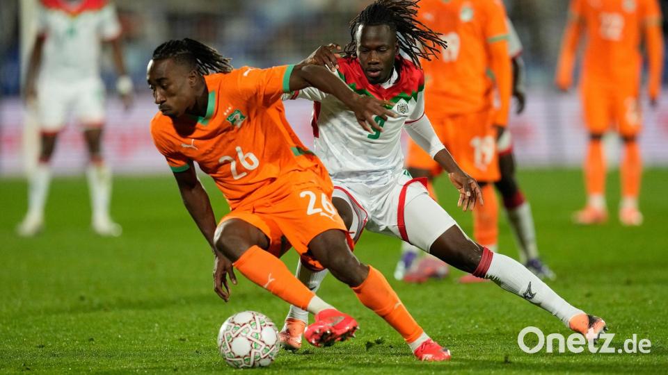 Enttäuschung beim Afrika Cup: Yan Diomande (l) scheiterte mit Titelverteidiger Elfenbeinküste im Viertelfinale. (Archivbild) Bild: Themba Hadebe/AP/dpa
