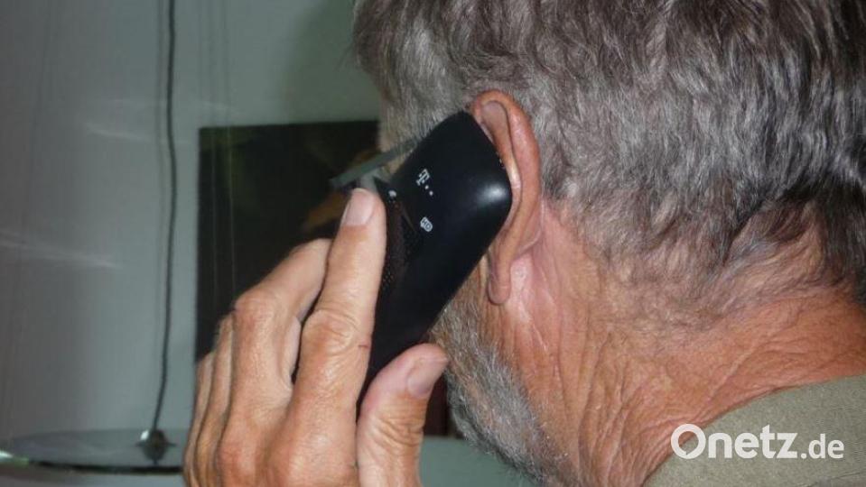 Eine Welle von Schockanrufen rollt nach Auskunft des Regensburger Polizeipräsidiums aktuell durch die Oberpfalz. Um an Geld zu gelangen, geben sich Betrüger auch als Polizisten oder Ärzte aus. Symbolbild: tk