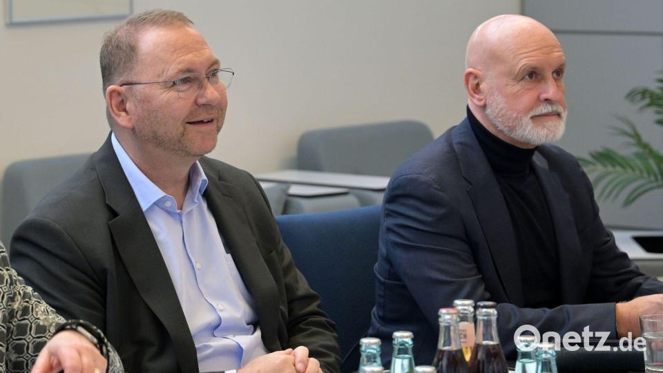 Die Gewerkschaftsvorsitzenden Frank Werneke (Verdi, links) und Volker Geyer (dbb) bereiten auf wachsende Warnstreiks vor. Bild: Michael Bahlo/dpa