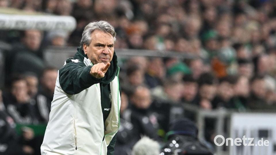 Hatte viel zu dirigieren: Werder-Trainer Horst Steffen. Bild: --/dpa