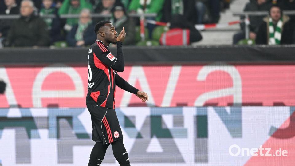 Brachte die Frankfurter mit seinem ersten Bundesliga-Treffer in Führung: Arnaud Kalimuendo Bild: --/dpa