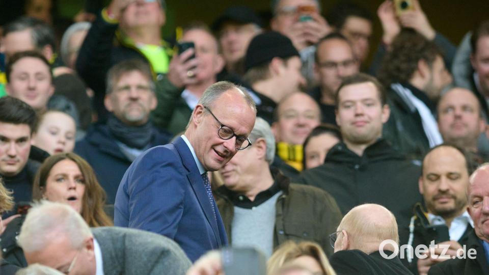 Auch Bundeskanzler Friedrich Merz (CDU) schaute sich das Spiel an. Bild: Bernd Thissen/dpa