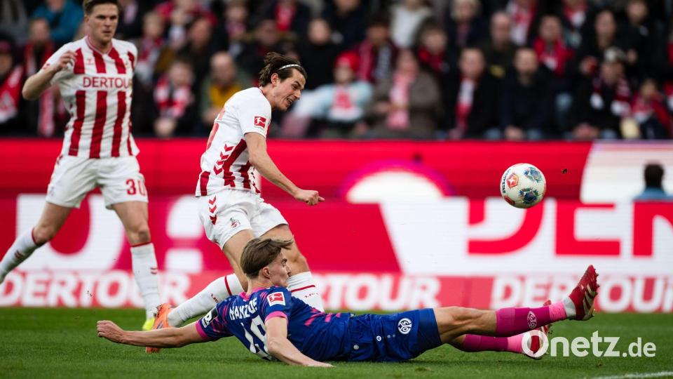 Kacper Potulski vom FSV Mainz 05 klärt einen Schuss von Kölns Jakub Kaminski. Bild: Marius Becker/dpa