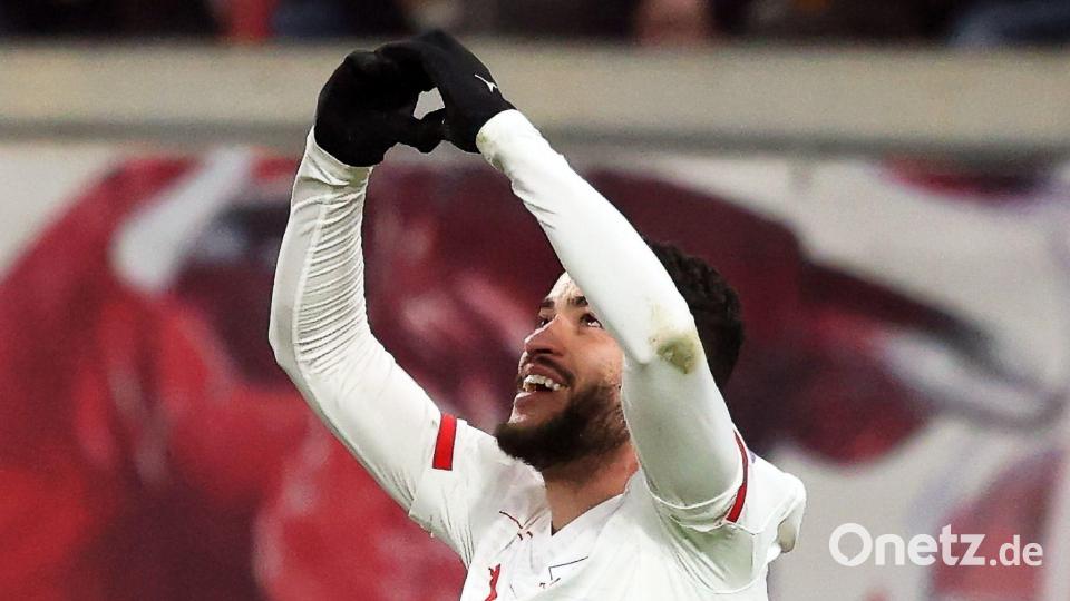 Der Brasilianer Romulo jubelt in Richtung seiner Familie auf der Tribüne. Bild: Jan Woitas/dpa