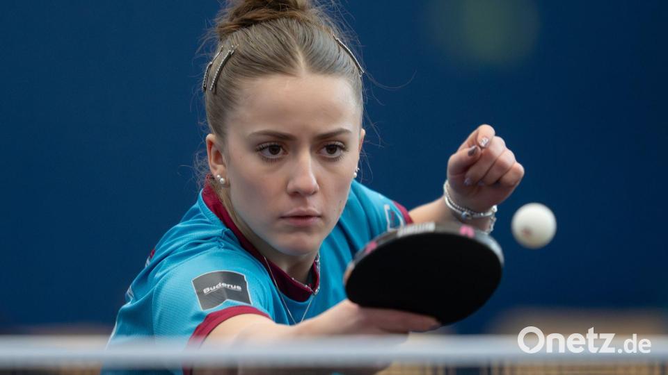 Tischtennis-Junioren-Weltmeisterin Mia Griesel (TTC Berlin Eastside) beim gemeinsamen Tischtennis-Spieltag der Männer und Frauen. Bild: Sören Stache/dpa