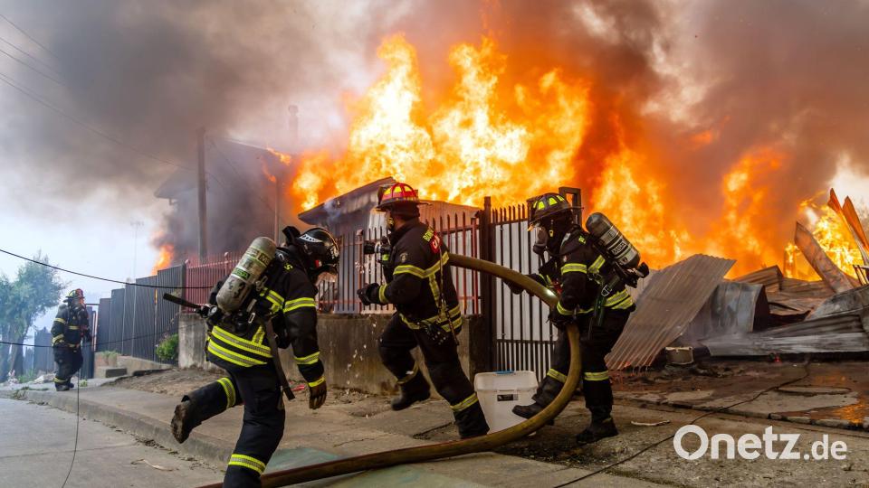 Über 250 Häuser wurden von den Feuern zerstört. Bild: Javier Torres/AP/dpa