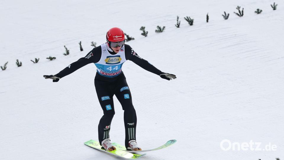 Karl Geiger vergab in Japan eine große Chance. (Archivbild) Bild: Daniel Karmann/dpa