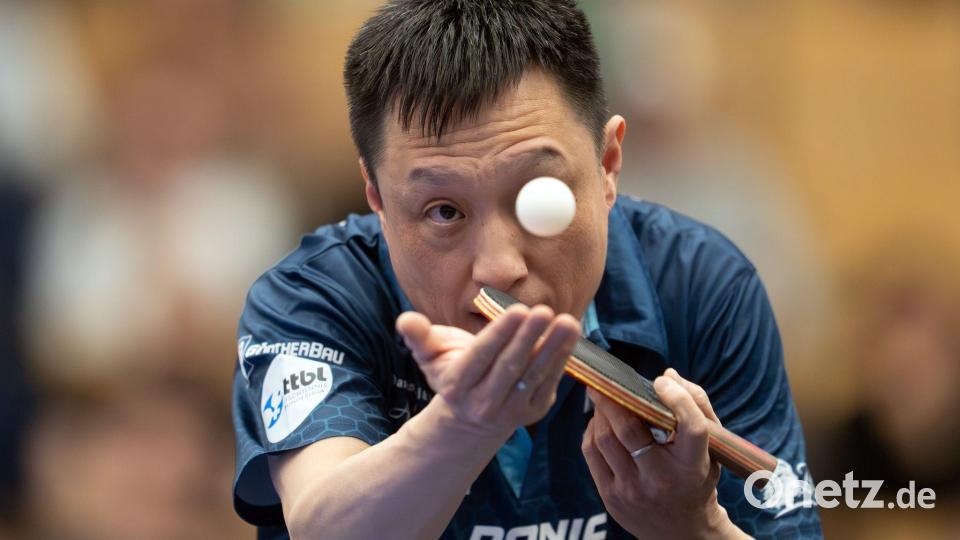 Spielte mit 52 Jahren noch einmal in der Bundesliga: Tischtennis-Trainer Qing Yu Meng vom TTC Rhönsprudel Fulda-Maberzell. Bild: Soeren Stache/dpa