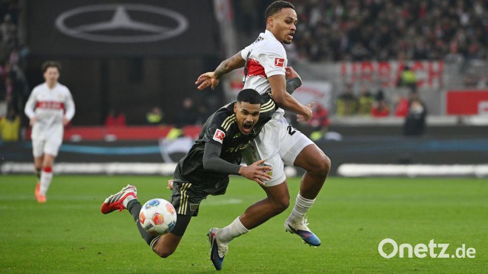 Viel Kampf, kein Sieger: Nartey (r) vom VfB im Duell mit Unions Doekhi Bild: Marijan Murat/dpa