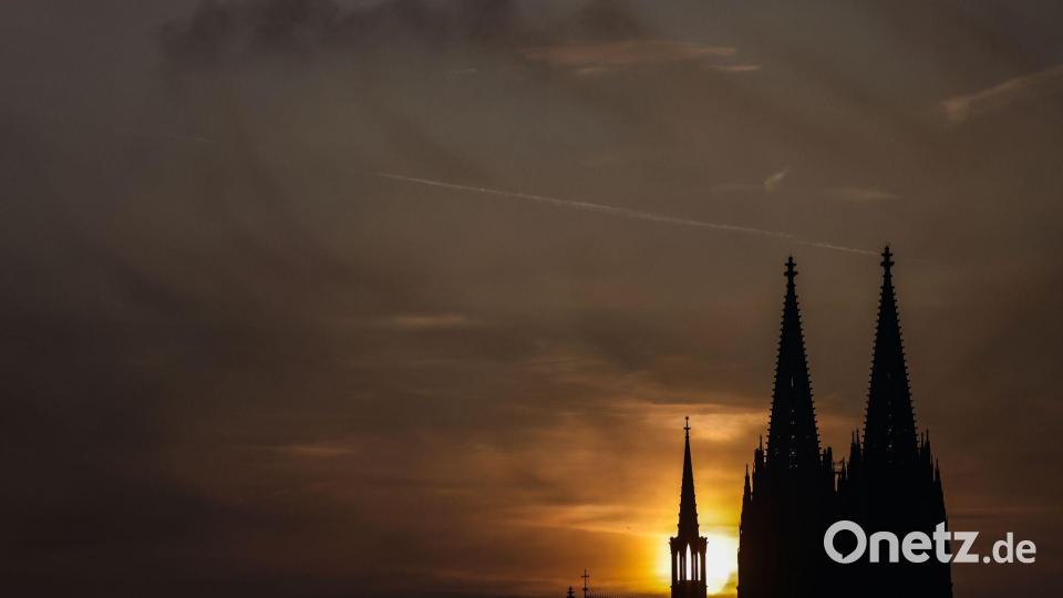 Abendstimmung in Köln am Dom Bild: Oliver Berg/dpa