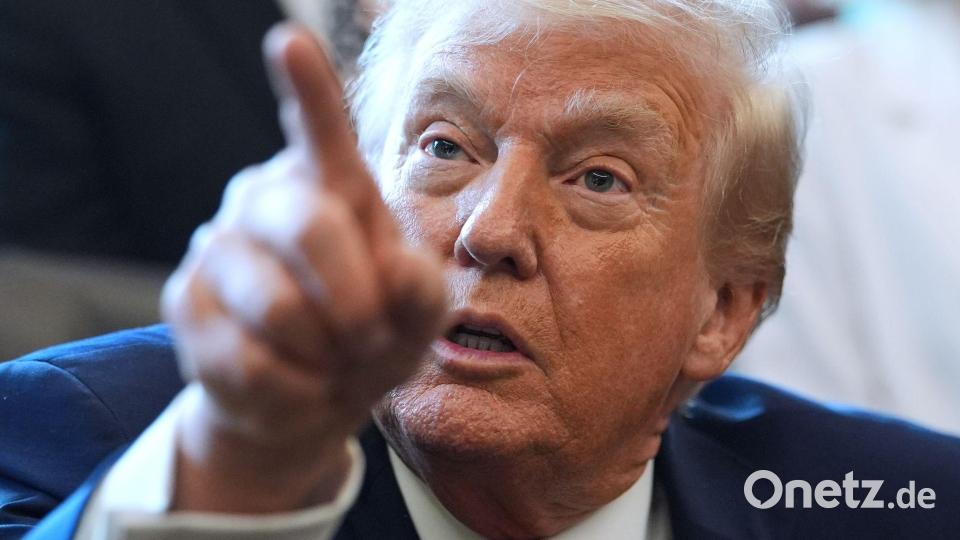 Trump beharrt auf seinen Anspruch auf Grönland - und hatte EU-Staaten mit Zöllen gedroht. (Archivbild) Bild: Evan Vucci/AP/dpa