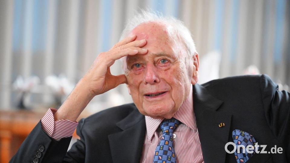 Mit einem Fake-Video von Reinhold Würth versuchen Betrüger, groß Kasse zu machen. (Archivbild) Bild: Bernd Weißbrod/dpa