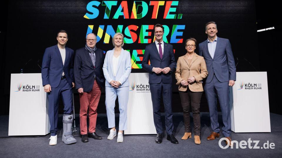 Hendrik Wüst (4 v.l.) gab zusammen mit prominenten Unterstützern den Startschuss für die Olympia-Kampagne. Bild: Rolf Vennenbernd/dpa