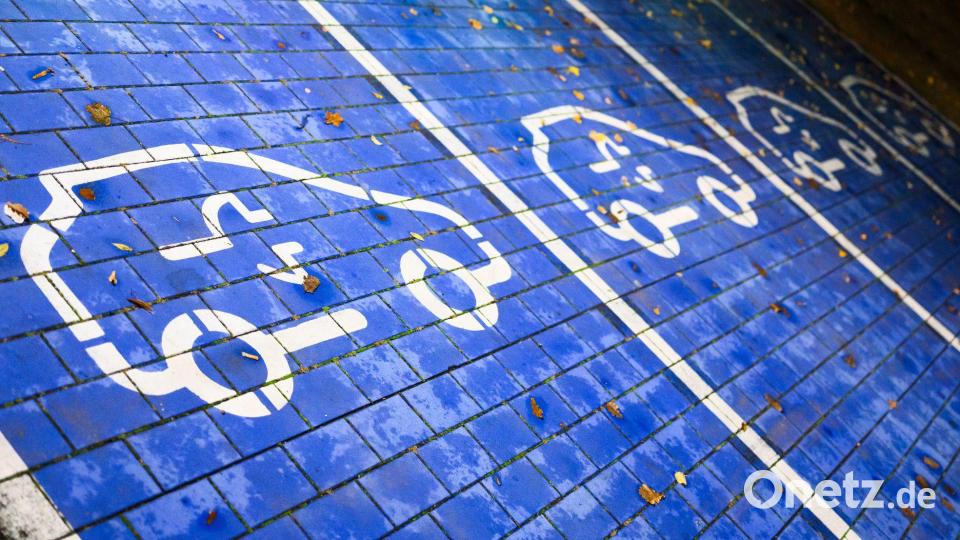 Nach rund zwei Jahren Förderstopp gibt der Staat wieder Geld für den Kauf von Elektroautos. Bild: Julian Stratenschulte/dpa