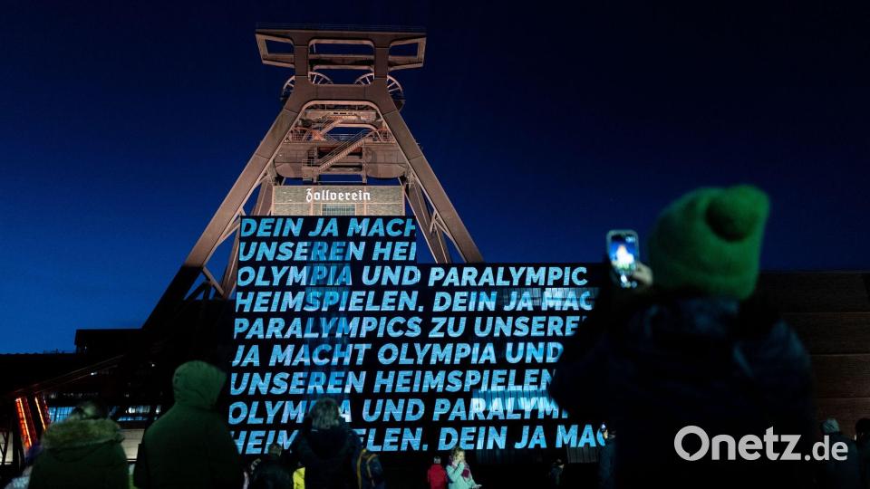Licht-Video-Installationen des Bielefelder Künstlers Hans-Christoph Mücke an der Zeche Zollverein in Essen. Bild: Fabian Strauch/dpa