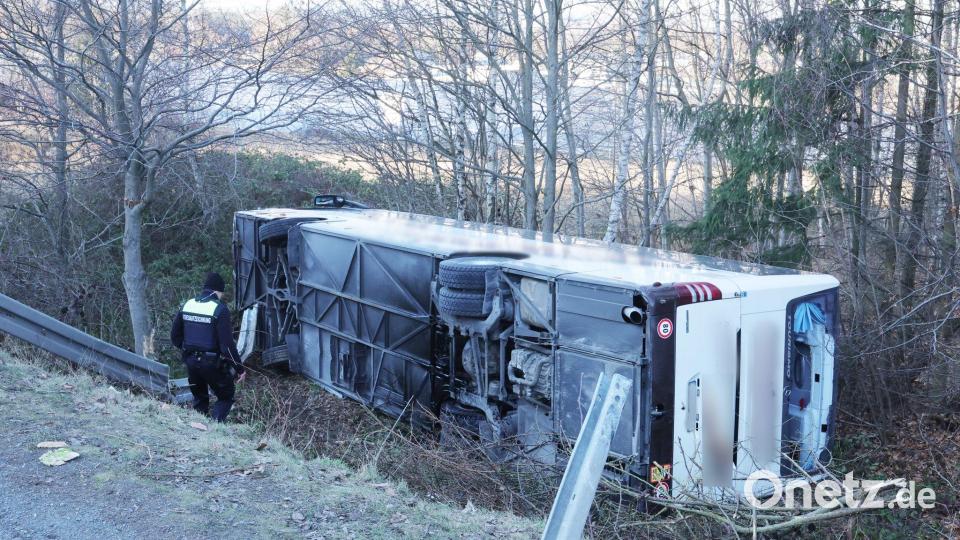 In Thüringen hat es einen Busunfall mit mehreren Verletzten gegeben. Bild: Bodo Schackow/dpa