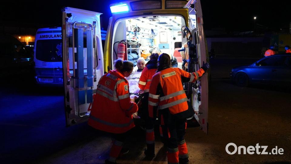 Hunderte Sanitäter, Polizisten und Feuerwehrleute waren nach dem schweren Zugunglück im Einsatz. Bild: Francisco J. Olmo/EUROPA PRESS/dpa