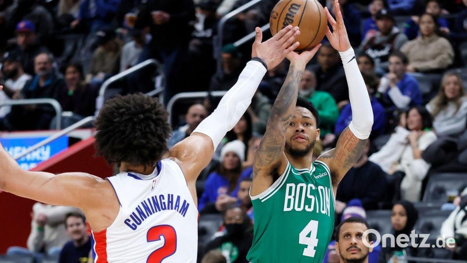 Cade Cunningham (l) wurde vor dem Spiel als Starter für das All-Star-Game nominiert. Bild: Duane Burleson/AP/dpa