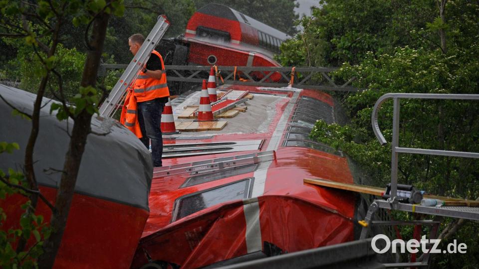 Vier Frauen sowie ein 13-Jähriger starben bei dem Unfall. (Archivbild) Bild: Uwe Lein/dpa