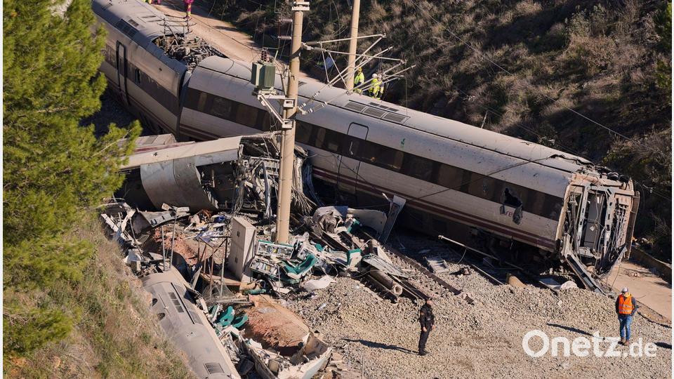 Untersuchungen nach tragischem Zugunglück im Süden Spaniens Bild: Manu Fernandez/AP/dpa