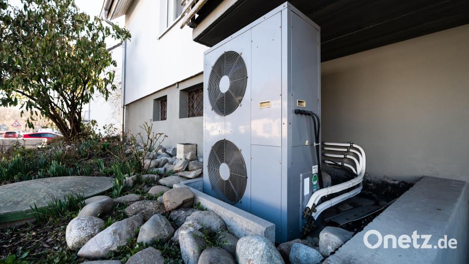 Die Lüftungsanlage einer Wärmepumpe – für die kommunale Wärmeplanung ist auch die Erfassung der bestehenden Heizsysteme relevant. Symbolbild: Silas Stein/dpa