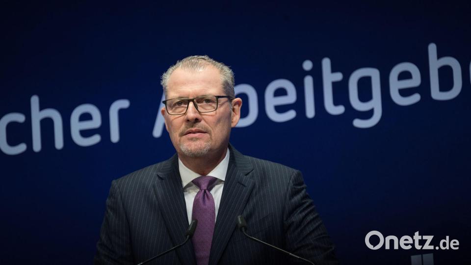 Arbeitgeberpräsident Rainer Dulger stellt ganz andere Konzepte in den Mittelpunkt. (Archivbild) Bild: Sebastian Gollnow/dpa