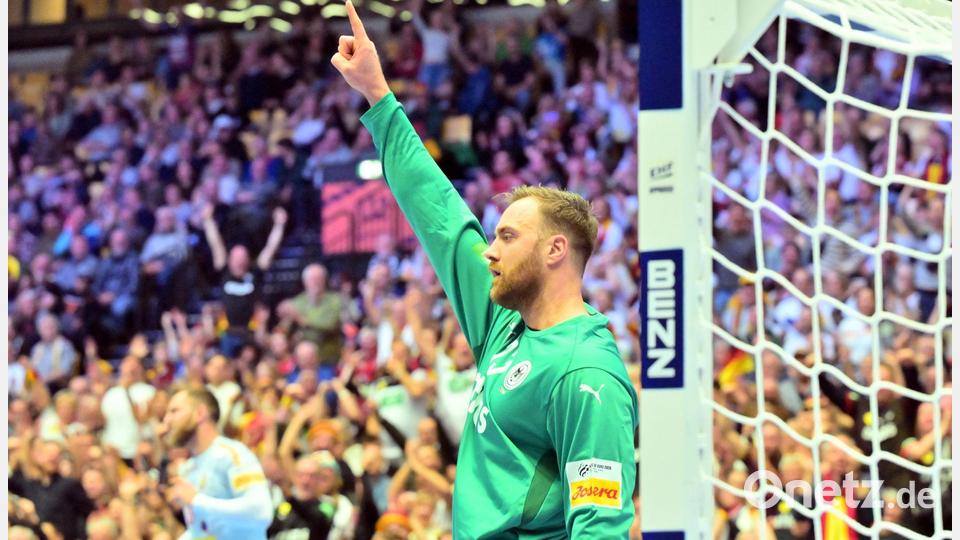 Torwart Andreas Wolff hat sich für die EM-Schützenhilfe von Österreichs Handballern bedankt. Bild: Sina Schuldt/dpa