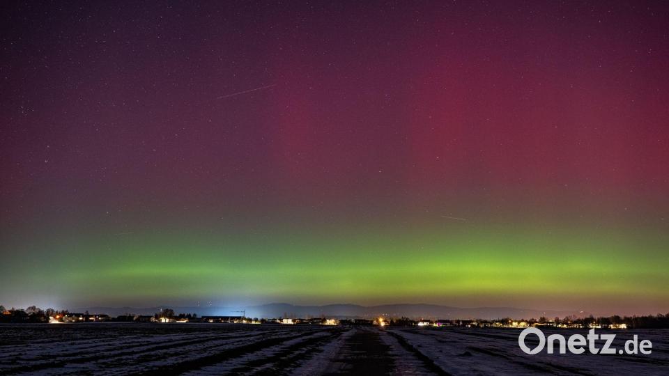 Polarlichter entstehen nach DWD-Angaben durch elektrisch geladene Teilchen des Sonnenwindes. Bild: Armin Weigel/dpa