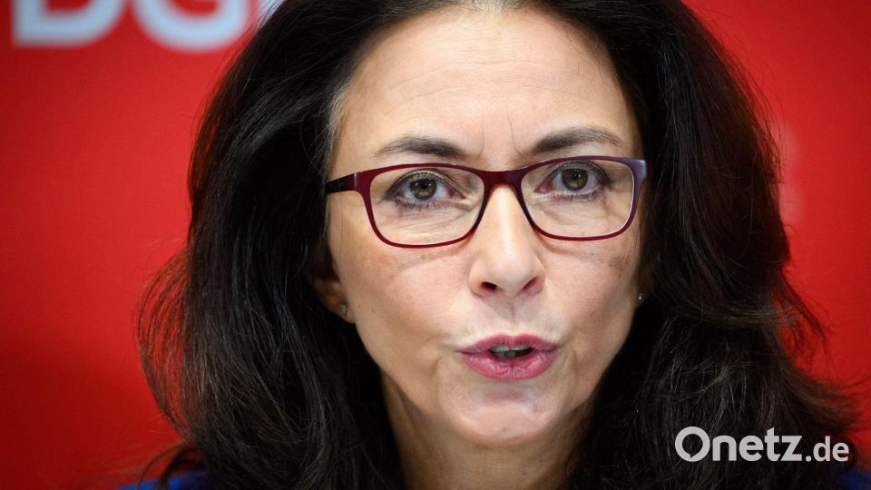 DGB-Chefin Yasmin Fahimi wendet sich strikt gegen Leistungskürzungen der Sozialsysteme. Bild: Bernd von Jutrczenka/dpa