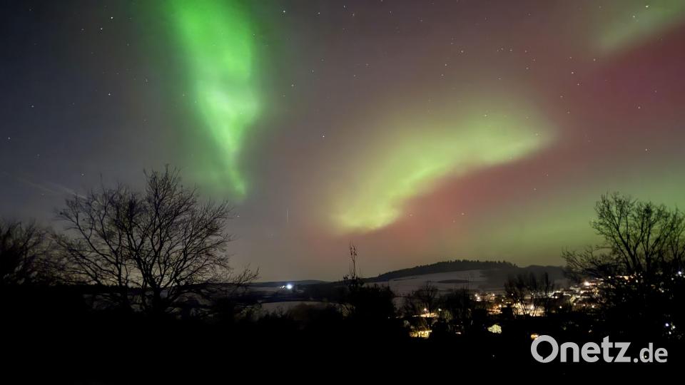 Das Foto entstand um 22.43 Uhr in der Nähe von Freudenberg. Zu sehen ist der Himmel im Nordwesten mit Blickrichtung Sulzbach-Rosenberg. Bild: Uli Piehler