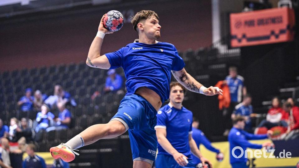 Italiens Handballer Tommaso Romei kann das EM-Aus in der Vorrunde nicht verhindern. Bild: Luigi Canu/LiveMedia-IPA/ZUMA Press Wire/dpa