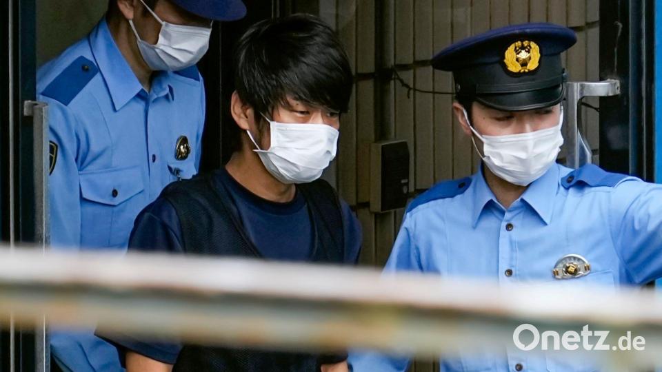 Yamagami hat gestanden, Abe mit einer selbstgebauten Schusswaffe während einer Wahlkampfrede erschossen zu haben. (Archivbild) Bild: Nobuki Ito/Kyodo News/AP/dpa