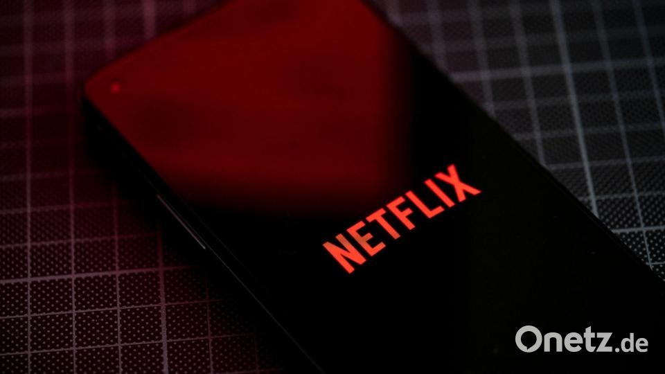 Von Netflix kommt künftig mehr Videomaterial im Vertikal-Format. (Archivbild) Bild: Fabian Sommer/dpa