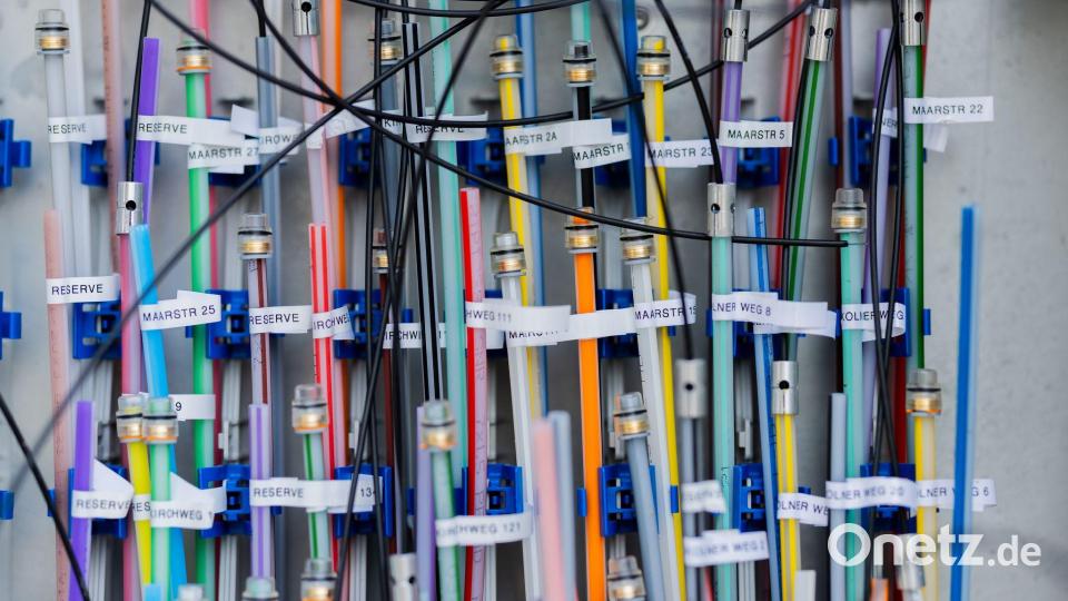Glasfaser ermöglichen eine schnelle Datenübertragung. (Archivbild) Bild: Rolf Vennenbernd/dpa