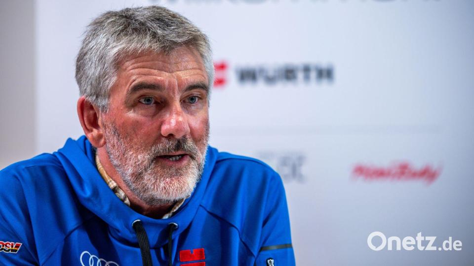 Männer-Chefcoach Christian Schwaiger schickt nur drei Abfahrer in Kitzbühel an den Start. (Archivbild) Bild: Jens Büttner/dpa