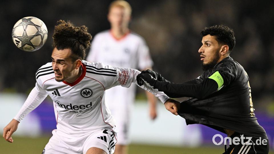 Theate und die Eintracht gaben den Sieg aus der Hand. Bild: Uncredited/AP/dpa