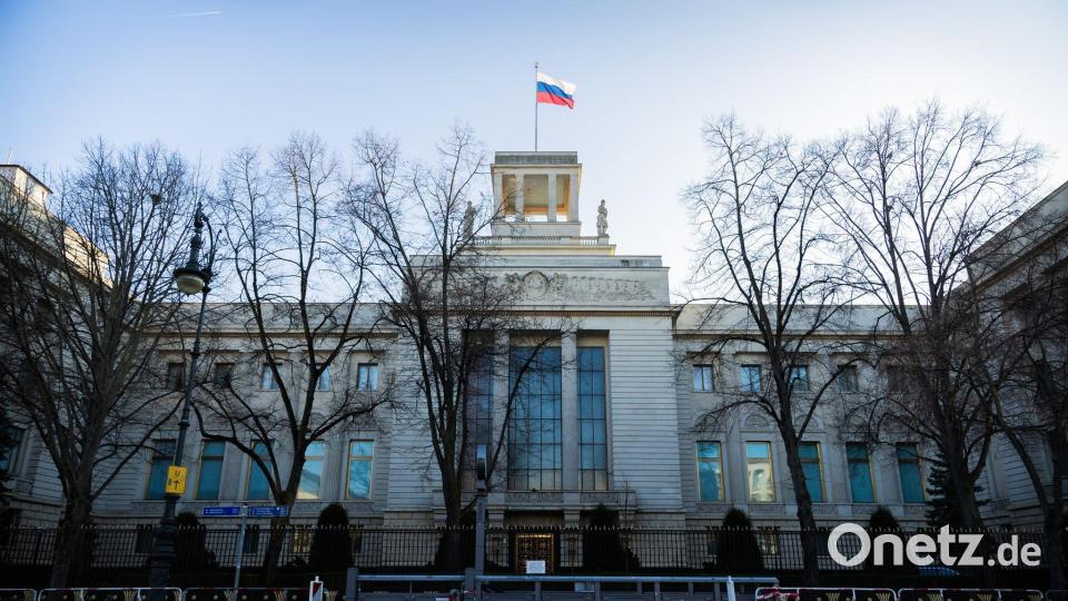 Die Beschuldigte soll Kontakt in die russische Botschaft unterhalten haben. Bild: Christoph Soeder/dpa