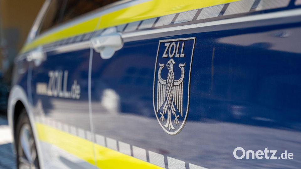 Gegen den 22-jährigen Autofahrer ermittelt der Zoll wegen mutmaßlicher Steuerhinterziehung. (Symbolbild) Bild: Leonie Asendorpf/dpa