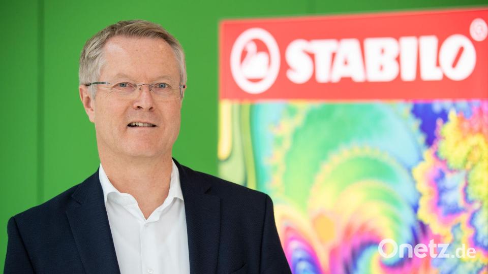 In wirtschaftlich schlechten Zeiten sparten die Menschen vor allem bei funktionalen Dingen, sagt Stabilo-Chef Horst Brinkmann. Bild: Daniel Karmann/dpa