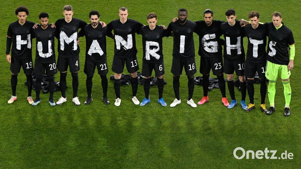 Auch vor der WM 2022 hatte es Boykott-Debatten und Proteste gegeben. (Archivbild) Bild: Tobias Schwarz/AFP-Pool/dpa