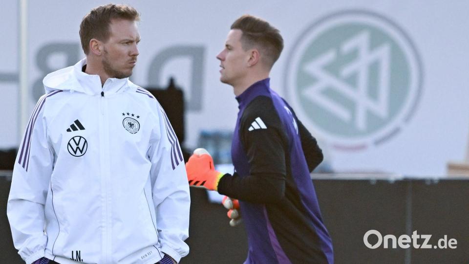 Bundestrainer Nagelsmann (l.) hat klare Forderungen an ter Stegen (r.). (Archivbild) Bild: Arne Dedert/dpa