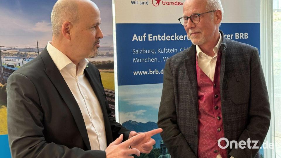 Die Chefs der beiden privaten Eisenbahnunternehmen Westbahn und BRB, Thomas Posch und Arnulf Schuchmann, sind sich in ihrer Kritik einig. Bild: Elke Richter/dpa