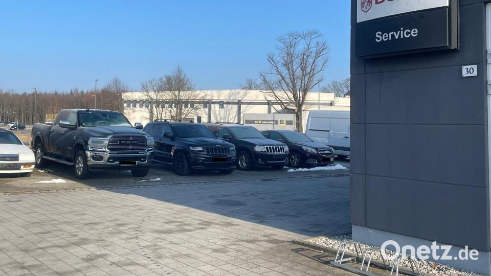 In Weiden wurde von fünf Fahrzeugen Katalysatoren gestohlen. Dabei handelt es sich laut Werkstatt-Besitzer um „auffällige“ Teile, da es sich ausschließlich um Fahrzeuge handelt, die aus Amerika importiert worden sind. Bild: Franz Schneider