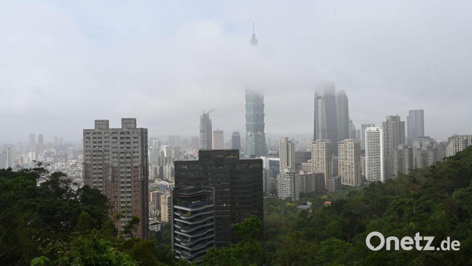 508 Meter, nur Glas, Stahl und Beton: Der Taipeh 101. Bild: Johannes Neudecker/dpa