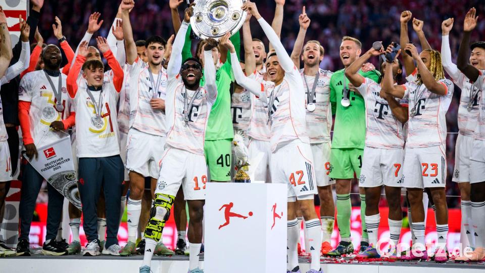 Sportlich die Nummer eins in Deutschland, beim Umsatz weltweit die Nummer drei: der FC Bayern. (Archivbild) Bild: Tom Weller/dpa